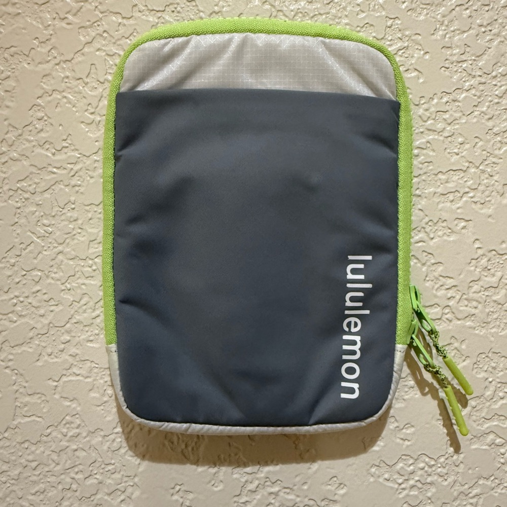 Lululemon Easy Access Crossbody Pouch